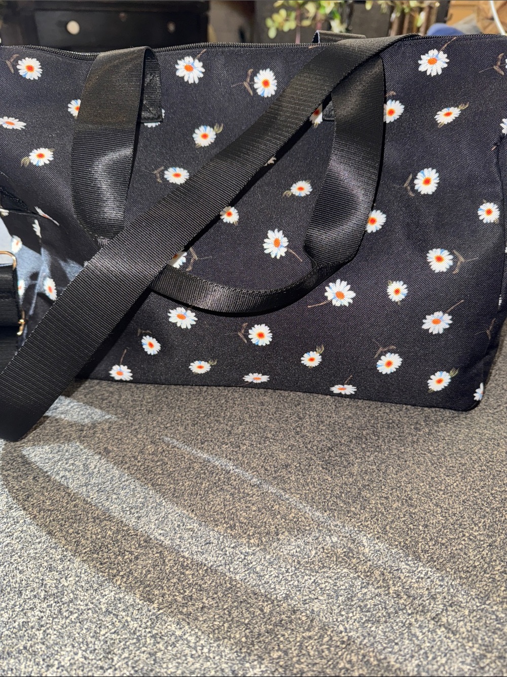 NWOT Alice and Olivia tote bag Black Daisy Print